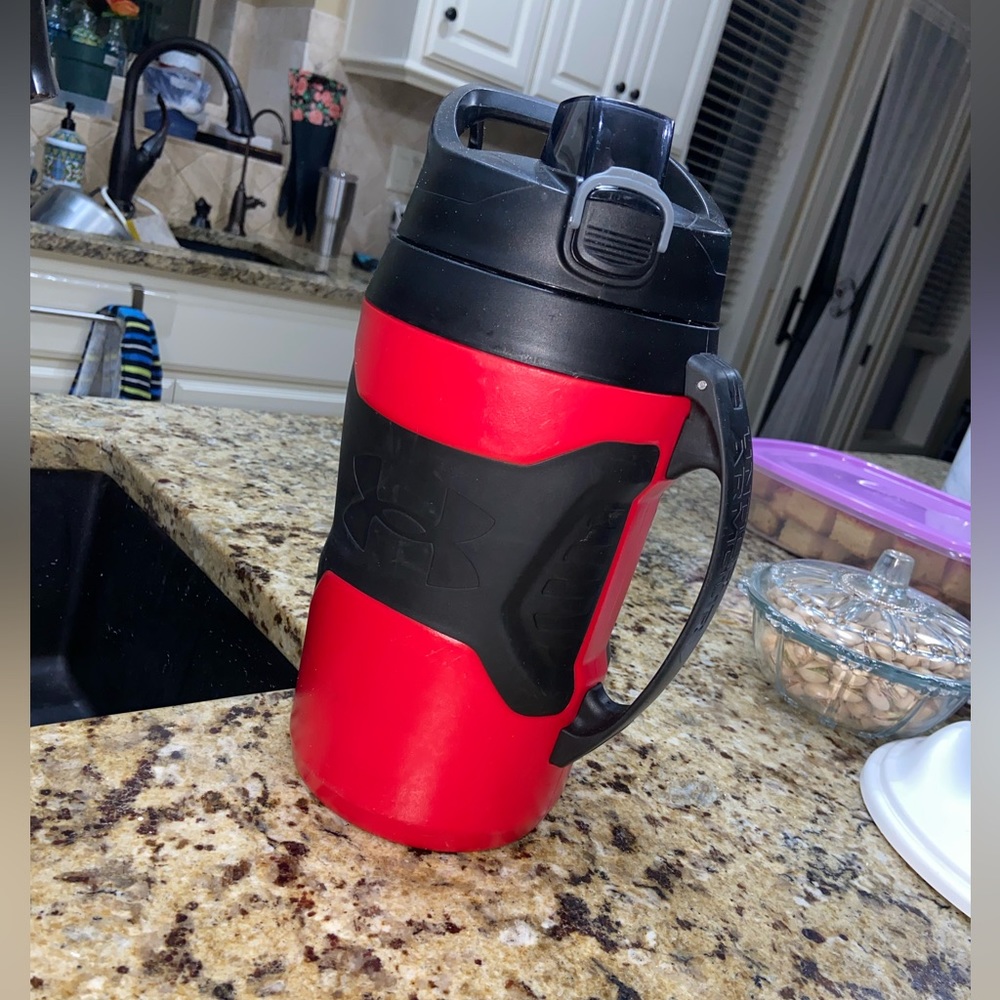 Under armor 64 fl oz bottle - Picture 2 of 3